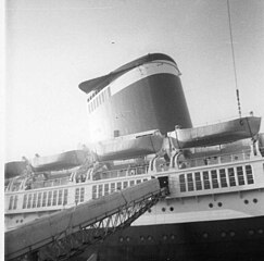 SS United States disembarking at Le Havre in 1964