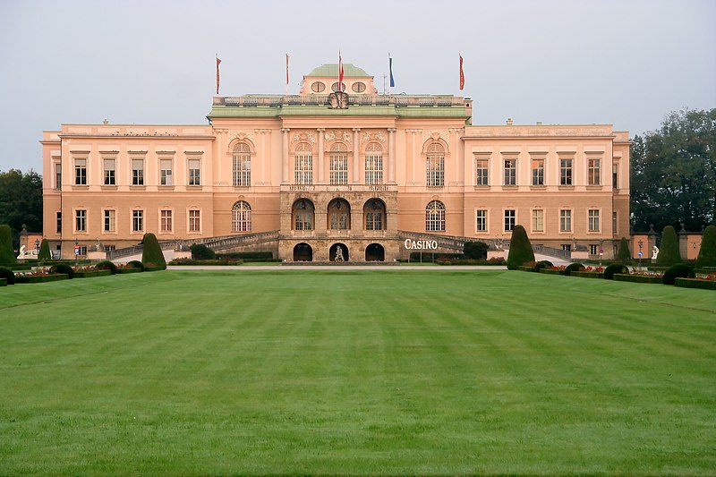 Archivo:Schloss Klessheim.jpg