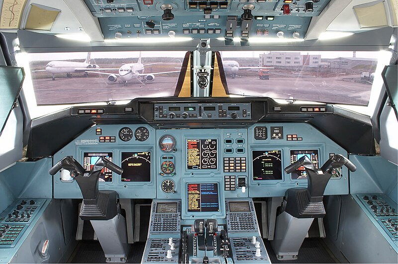 Файл:Tupolev Tu-214 cockpit.jpg