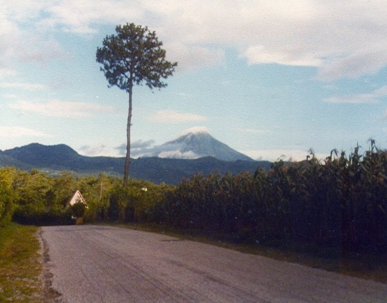 File:VolcanAguaChimaltenango.jpg