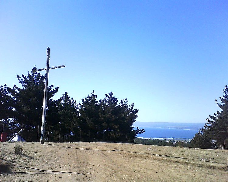 File:La Cruz Hill cross.jpg