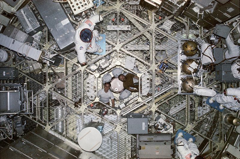 Файл:Skylab looking down.jpg