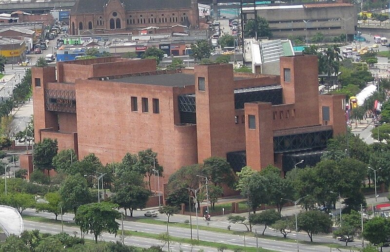 Archivo:Teatro Metropolitano de Medellín.JPG