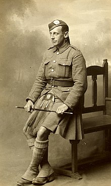 Unidentified British soldier… (10306058923).jpg