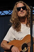 Gustav Ejstes live in Concert with Dungen in 2009