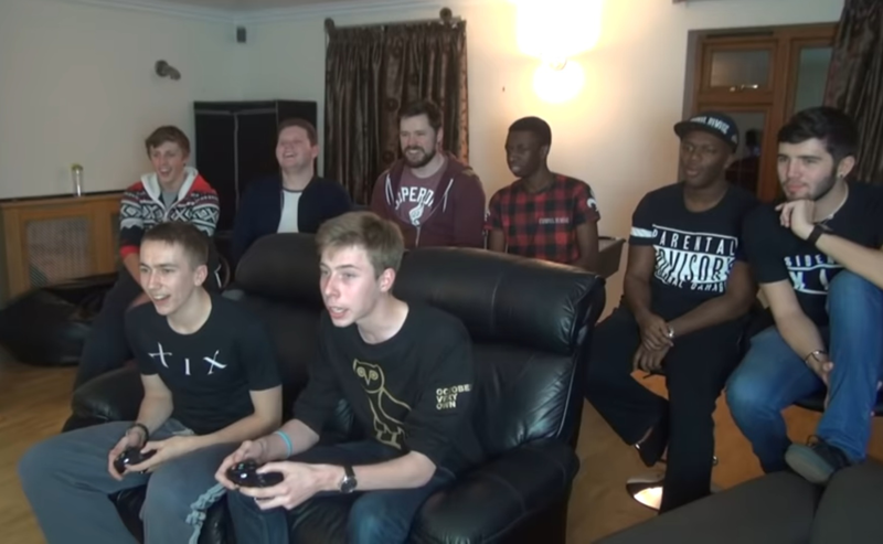 File:Miniminter playing FIFA.png