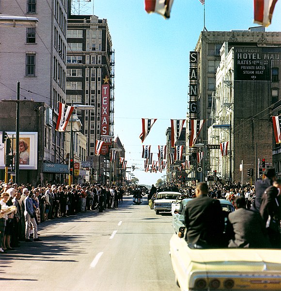 File:Motorcade on Main.jpg