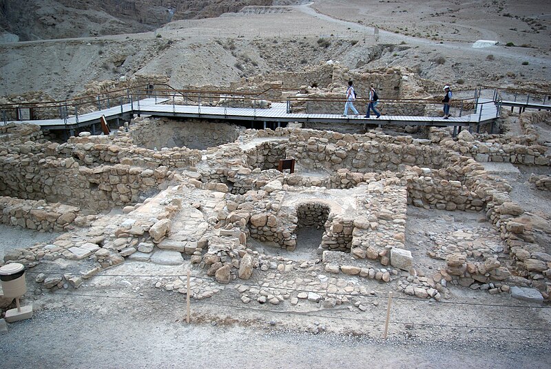 File:Palestine Qumran BW 4.jpg