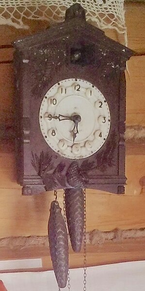 File:Russian cuckoo clock Majak.jpeg