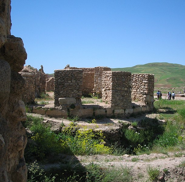 Файл:Takht-e-soleiman-3.jpg