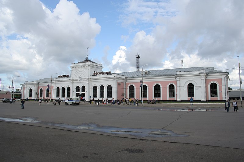 Файл:Yaroslavl-mosk-vokzal.jpg