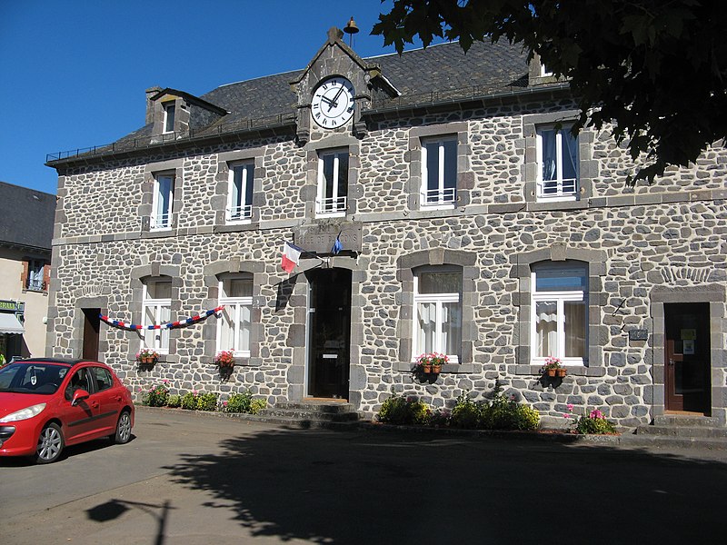 File:Drugeac, mairie.jpg