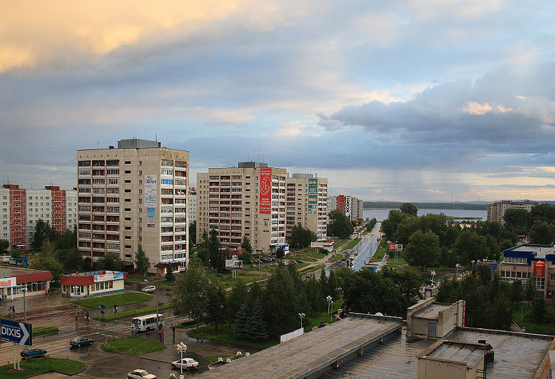 Файл:Ozersk Broadway.jpg