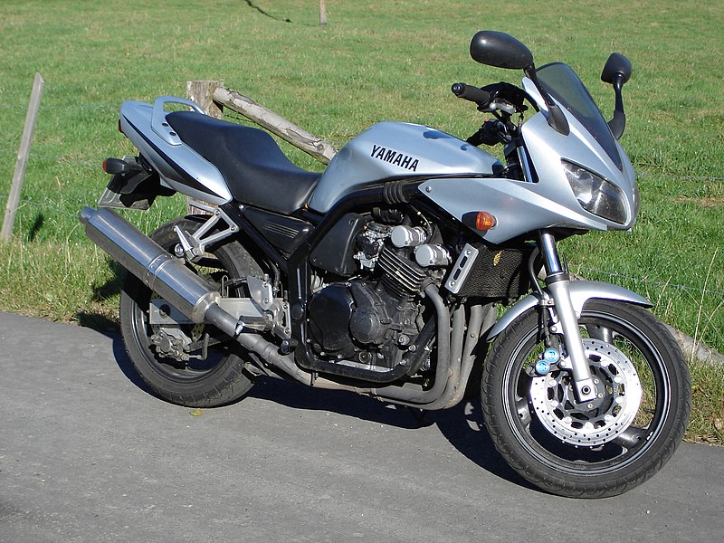 Файл:Yamaha FZS600 Fazer (RJ02).jpeg