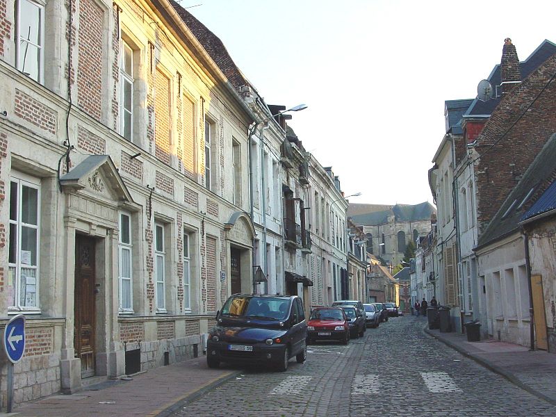 File:Cambrai vieille rue.JPG