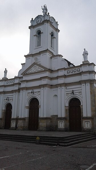 Archivo:Iglesia Tabio.jpg