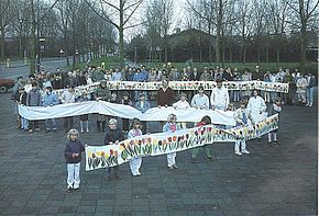 A 150 foot panel of tulips was sent from Holland/Netherlands, which was displayed along the Lincoln Memorial Reflecting Pool.