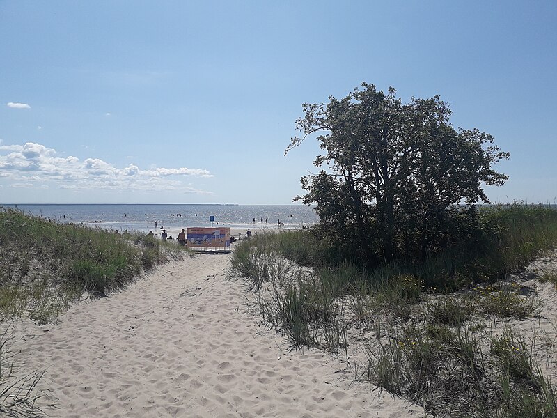 File:Pärnu beach 2023.jpg