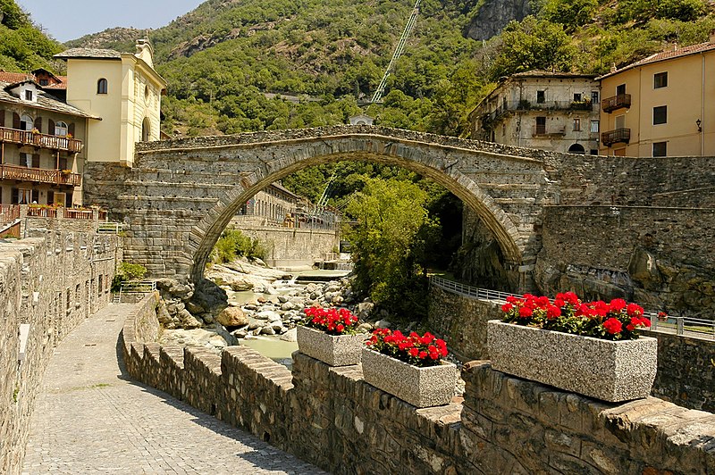 File:Pont romain-Pont st Martin.jpg