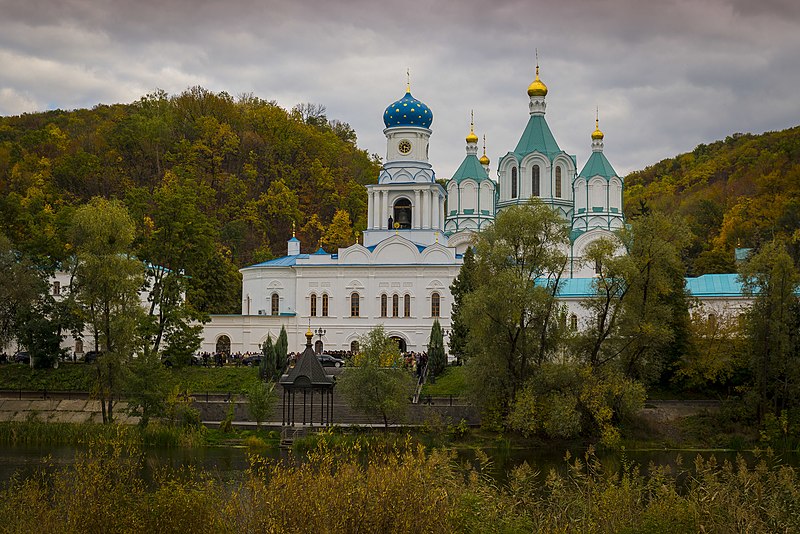 Файл:Svjatogorsk, Lavra 14.jpg