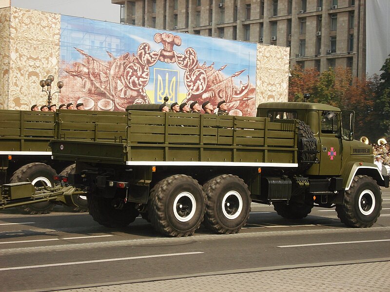 Файл:KrAZ military truck.JPG