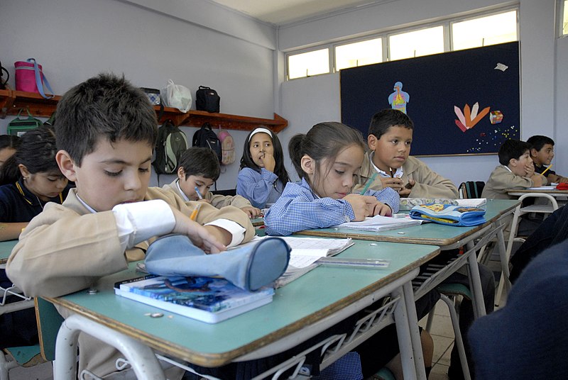 Archivo:Niños estudiantes chilenos.jpg