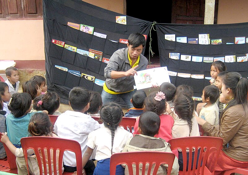 File:Reading aloud LPB Laos.jpg