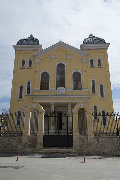 File:Synagogue 3390.jpg