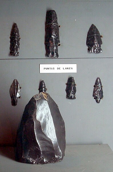 File:Takalik Abaj obsidian spearpoints.jpg