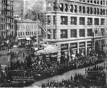 Navy recruiting station in the building's "cowcatcher" during a pre–World War I "Wake up America" parade (April 19, 1917)