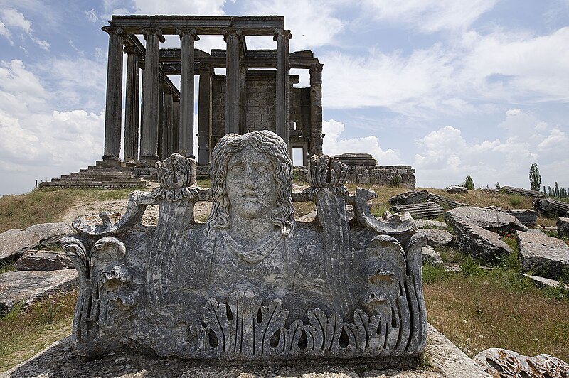 File:Aizanoi Zeus temple 2120.jpg