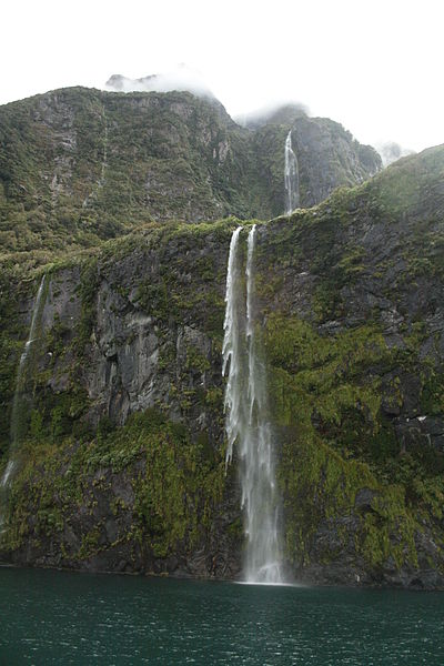 Archivo:Milford Sound-Nueva Zelanda04.JPG