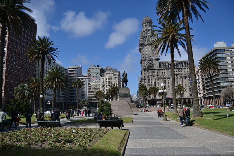 Archivo:PLAZA INDEPENDENCIA.JPG