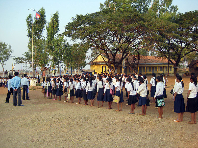 File:Samraong school.jpg