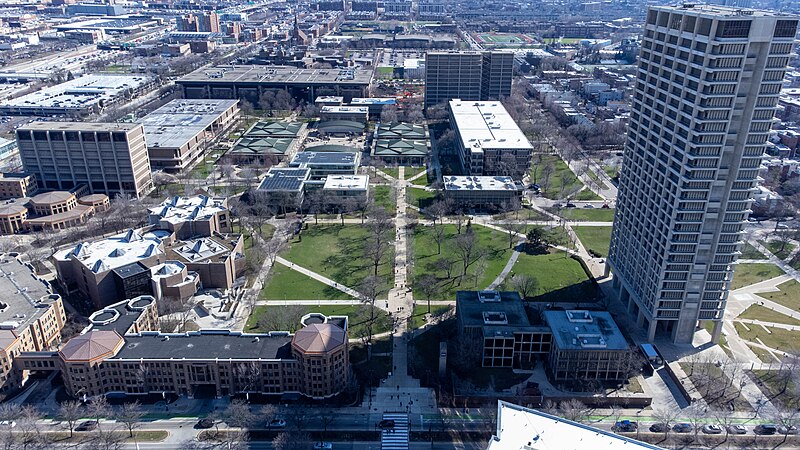 File:UIC Quad 4-1-22.jpg