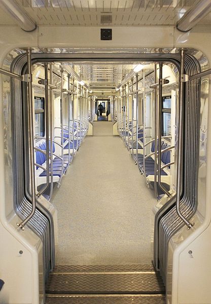 Файл:81-760A interior gangway.jpg