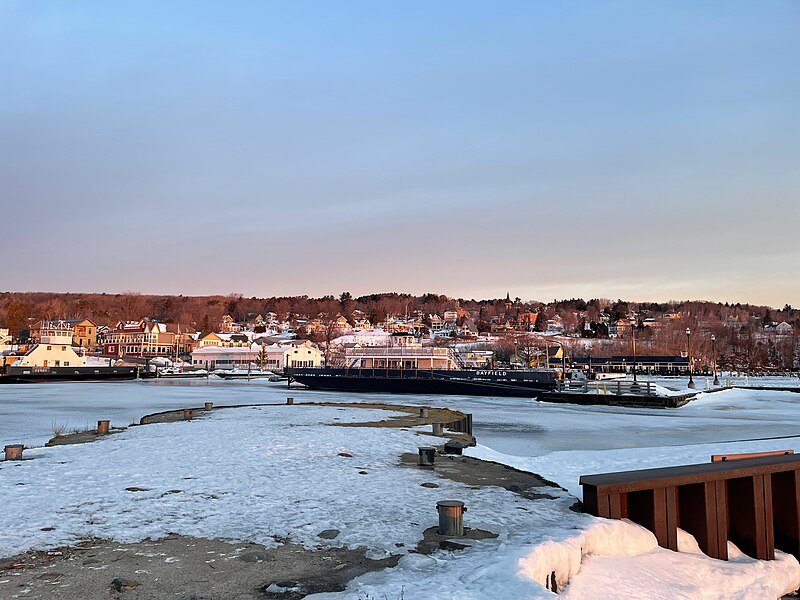 File:Bayfield Winter Harbor.jpg