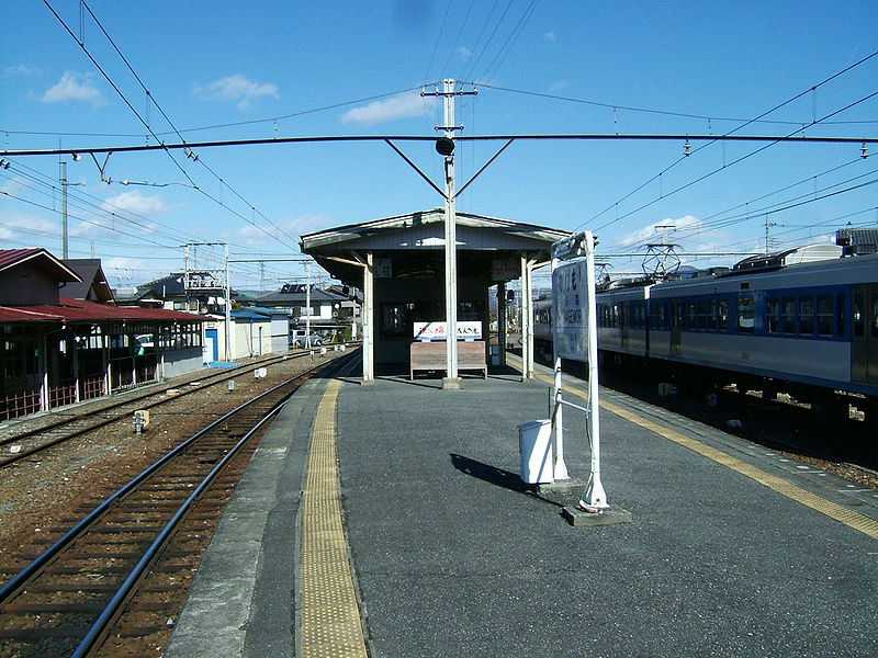 File:Chichibu-railway-Kagemori-station-platform.jpg