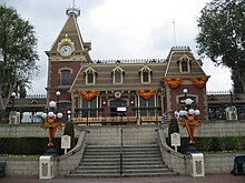 Disneyland-MainStreetstation.jpg