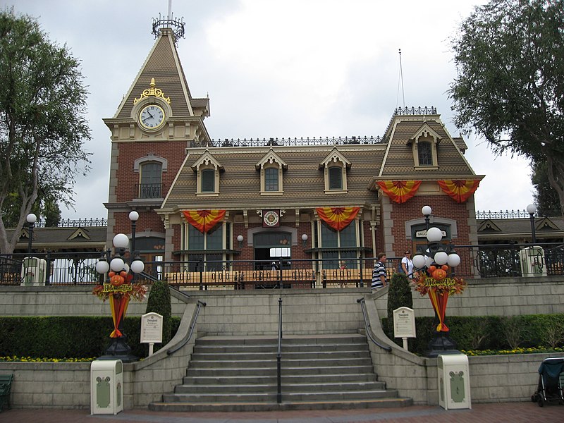 File:Disneyland-MainStreetstation.jpg