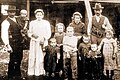 Una de las familias de colonos italianos que fundaron Capitán Pastene, año 1910.