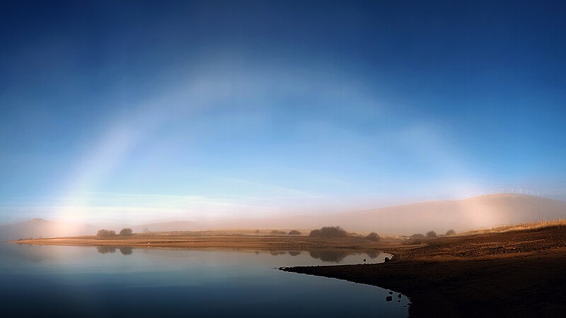 Archivo:FogBow EmbalseSerones 20161206 094509.jpg