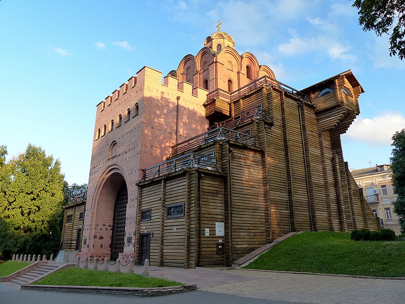 Archivo:Golden Gate, Kyiv.jpg