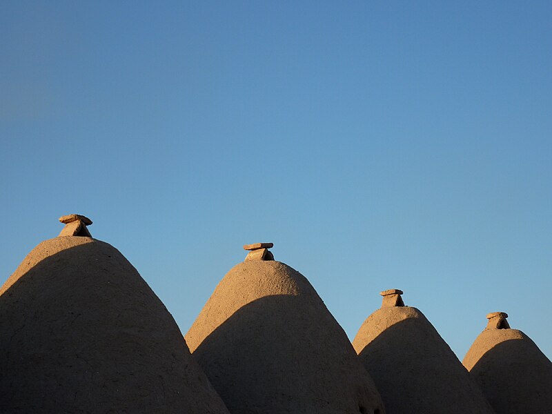 File:Harran beehive houses (3).JPG