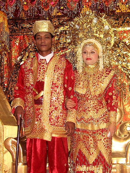 Файл:Minangkabau wedding.jpg