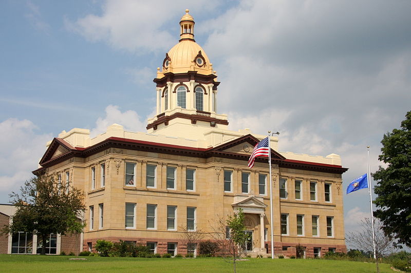 File:PierceCountyCourthouseEllsworthWisconsin.jpg