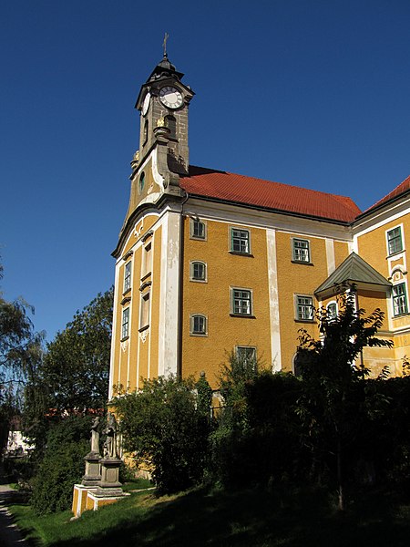 File:Schlosskirche Kirchberg am Walde.jpg