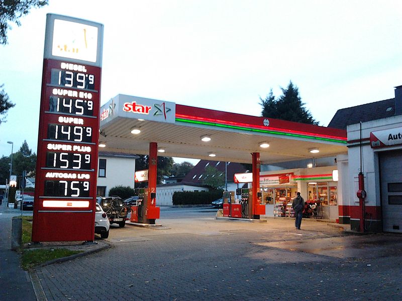 Файл:Star tankstelle detmold okt2013.jpg