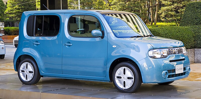 Файл:2009 Nissan Cube 01.JPG