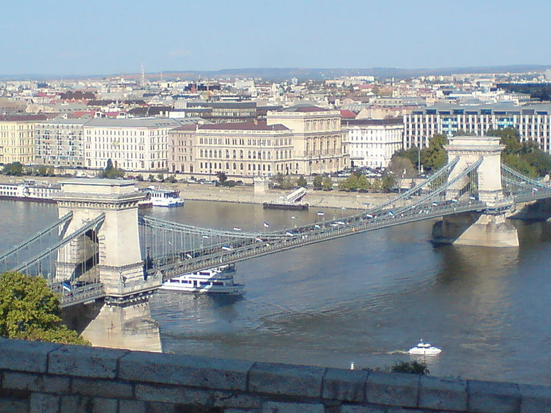 Archivo:Budapest Chain Bridge 2009.JPG